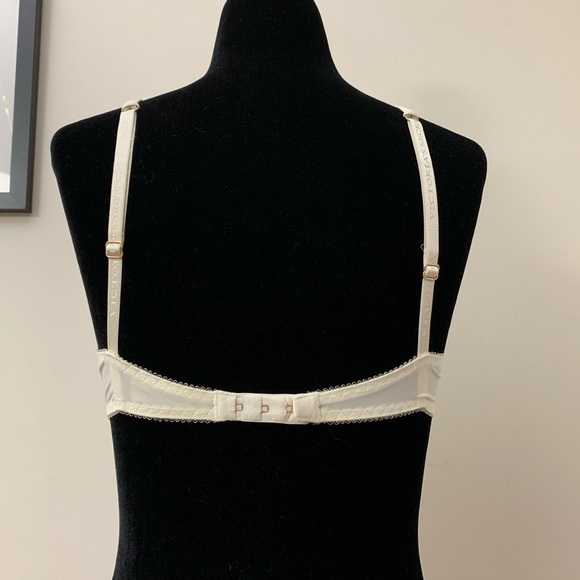 Victoria’s Secret White Lace Unlined Demi Bra - Picture 4 of 4